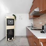 2 Bedroom Lovely In Apartment *