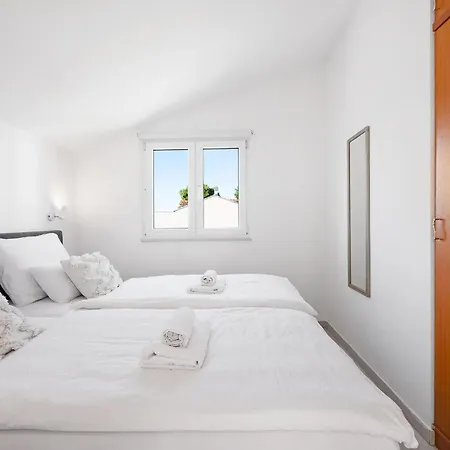 2 Bedroom Lovely In Rogoznica (Sibenik-Knin)