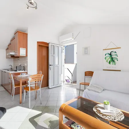Apartment 2 Bedroom Lovely In *