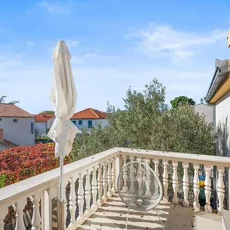 2 Bedroom Lovely In Rogoznica (Sibenik-Knin)