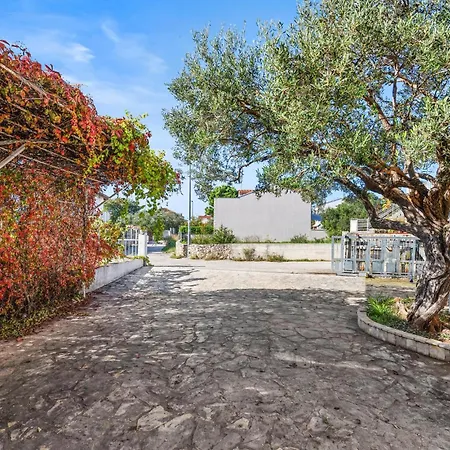 2 Bedroom Lovely In *