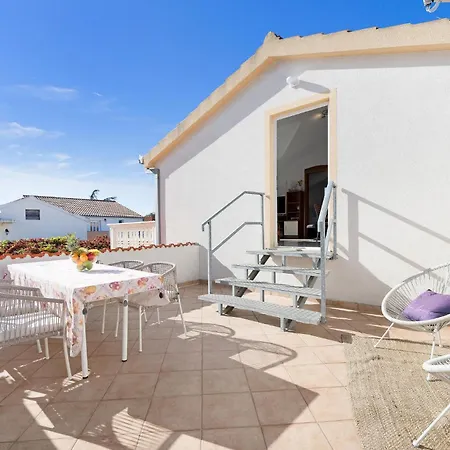2 Bedroom Lovely In Rogoznica (Sibenik-Knin)