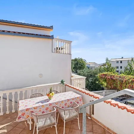 Apartment 2 Bedroom Lovely In *