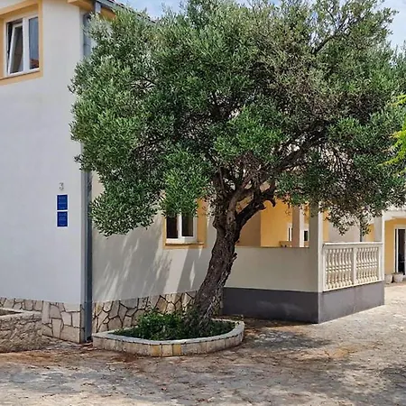 Apartment 2 Bedroom Lovely In *