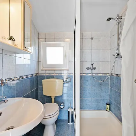 2 Bedroom Lovely In