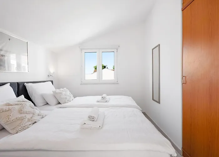 2 Bedroom Lovely In Rogoznica (Sibenik-Knin)