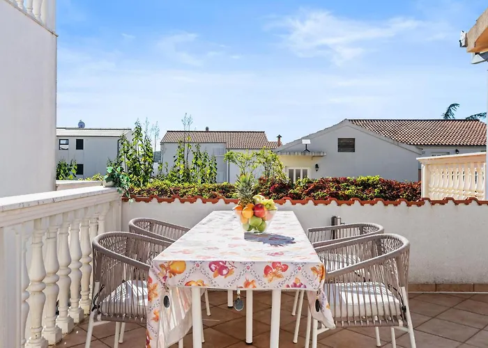 2 Bedroom Lovely In Appartement *