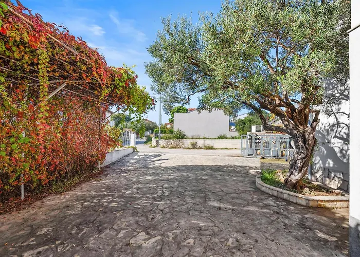 2 Bedroom Lovely In *