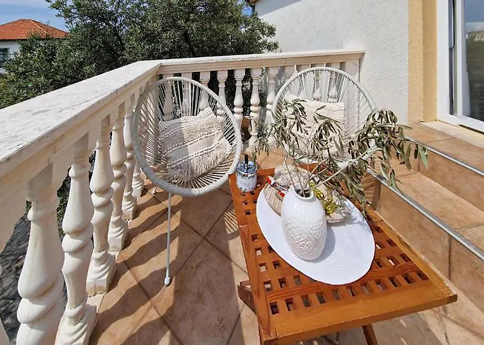 2 Bedroom Lovely In Appartement *